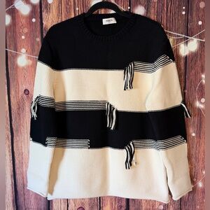 Vintage Ports 1961 Italian SpA Black and Cream Womens Crewneck Sweater